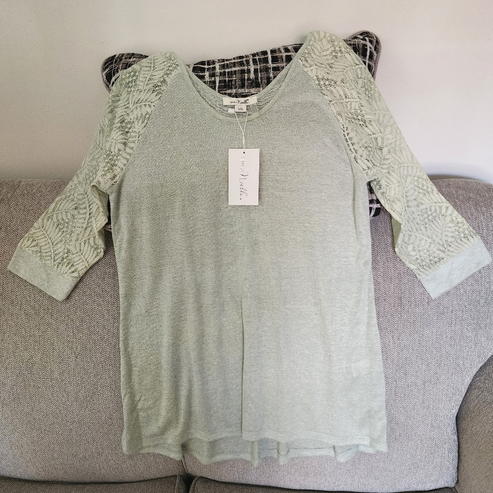 Simply Noelle NWT blouse, size L/XL, light green with lace sleeves